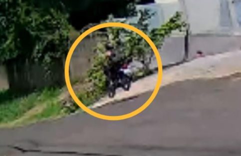 Moradores denunciam sequência de acidentes por falta de sinalização em rua de Maringá Moradores denunciam sequência de acidentes por falta de sinalização em rua de Maringá