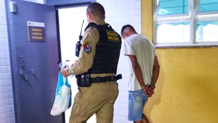 Rapaz de 19 anos é encaminhado à delegacia após apreensão de cocaína na Região Norte
