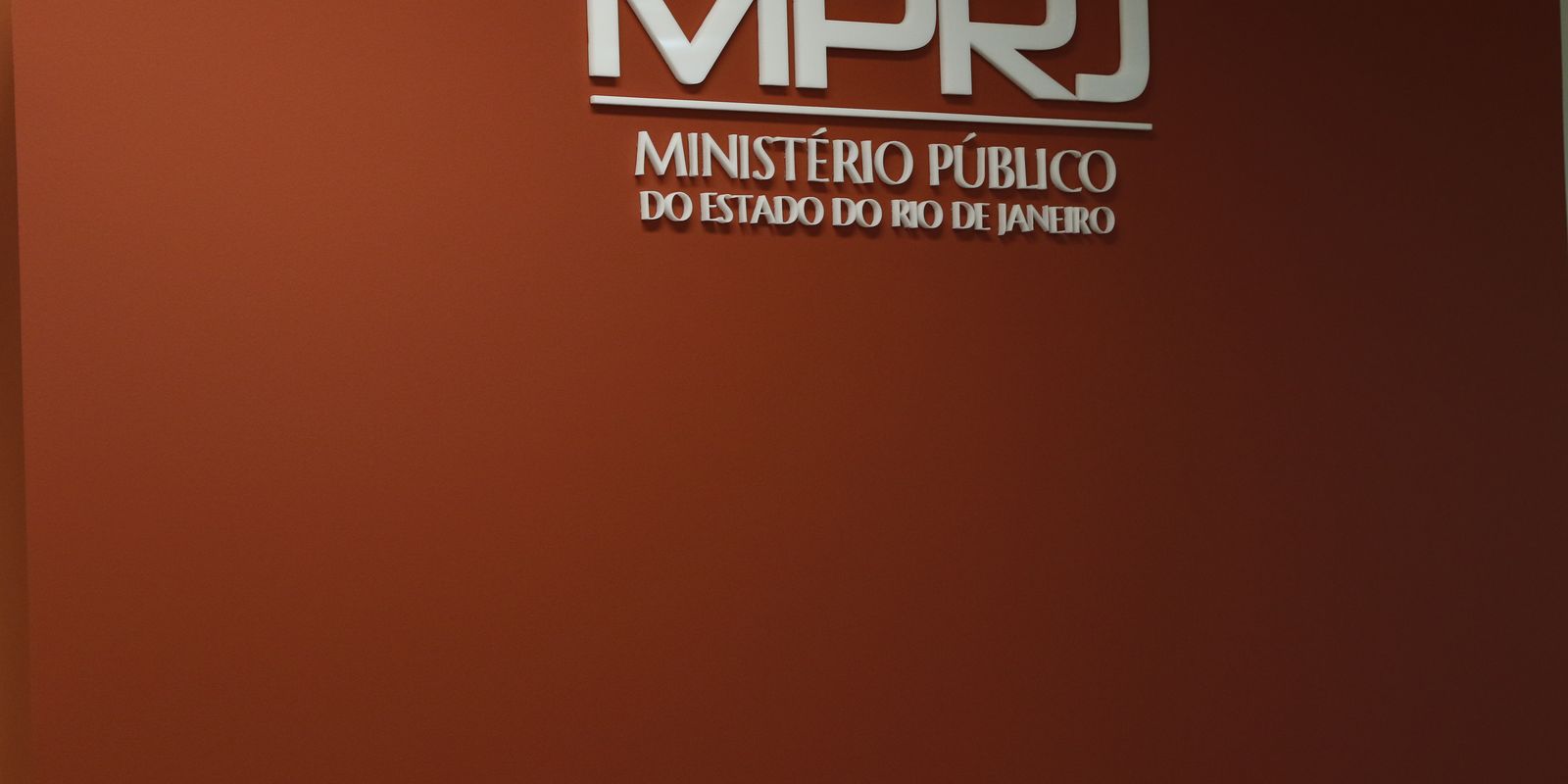 MPRJ cumpre 20 mandados de prisão contra grupo de Rogério de Andrade MPRJ cumpre 20 mandados de prisão contra grupo de Rogério de Andrade