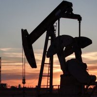 Imagem referente a Instabilidade geopolítica acelera busca por independência do petróleo