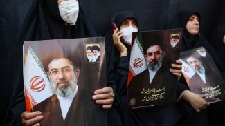 Resistência do Irã pressiona Estados Unidos a encerrarem guerra Resistência do Irã pressiona Estados Unidos a encerrarem guerra