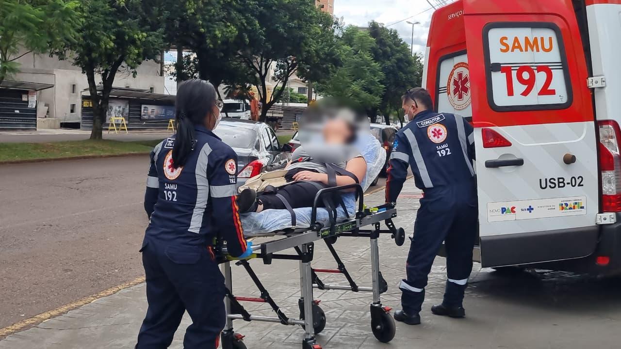 Mulher é socorrida pelo Samu após passar mal Mulher é socorrida pelo Samu após passar mal