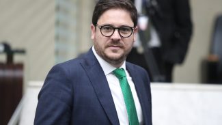 Deputado citado em reportagem da CGN como “gastão” perde ação judicial