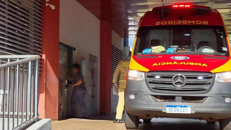 Mulher tem ponta do dedo amputada em acidente de trabalho