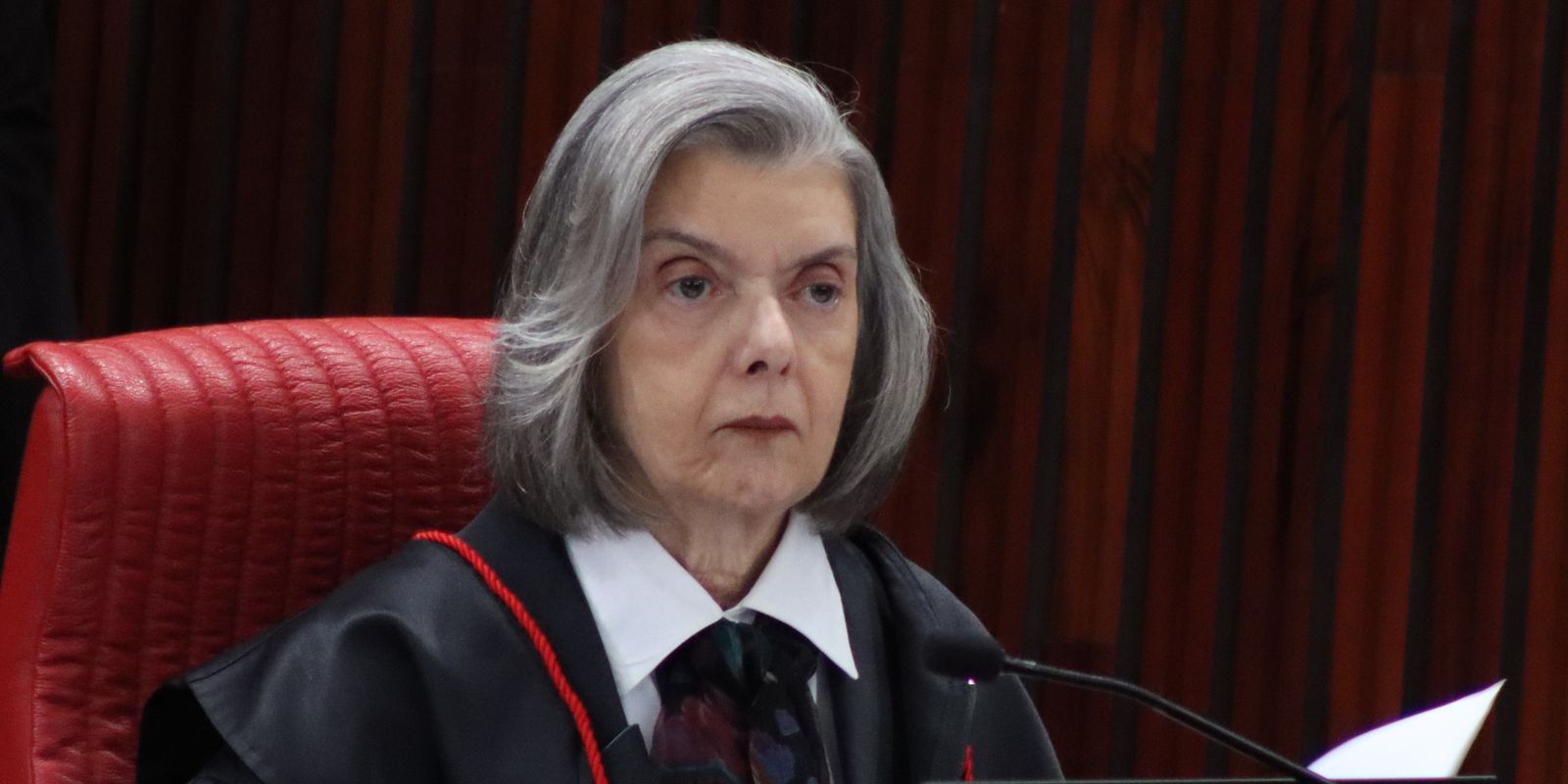 Cármen Lúcia critica falta de espaços de poder para mulheres Cármen Lúcia critica falta de espaços de poder para mulheres