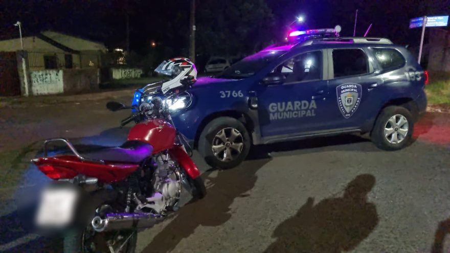 Jovem é flagrado pela Guarda Municipal empinando moto e recebe 6 autuações no bairro Universitário