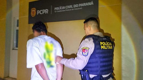 Suspeito de 25 anos é preso durante cumprimento de mandado no bairro 14 de Novembro Suspeito de 25 anos é preso durante cumprimento de mandado no bairro 14 de Novembro