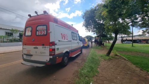 Jovem desmaia durante abordagem policial após ser flagrada fumando maconha em Cascavel Jovem desmaia durante abordagem policial após ser flagrada fumando maconha em Cascavel