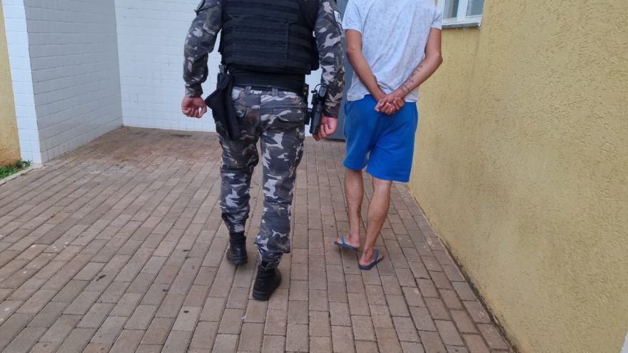 Rapaz que devia R$ 11 mil de pensão alimentícia é preso pelo Pelotão de Choque no Cascavel Velho