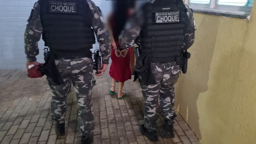 Tráfico: Ação do Choque no Melissa apreende crack, cocaína, maconha e três jovens são detidas
