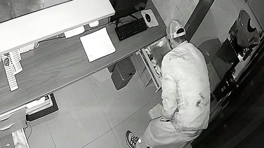 Empresária acorda com alerta das câmeras e flagra criminoso dentro de clínica em Cascavel