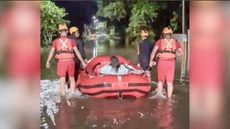 Chuva provoca desalojamentos e inundações em Peruíbe, litoral de SP