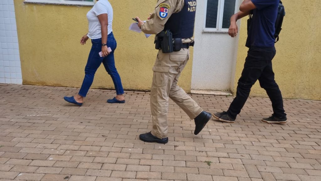 Adolescente vai parar na Delegacia após briga em colégio no Tropical