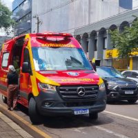 Imagem referente a Mulher quebra o braço após queda em escada de restaurante no Centro de Cascavel