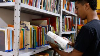 Alerj aprova formação de jovens para promover leitura e escrita no RJ