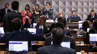 CPMI do INSS aprova convocação de cunhado e ex-namorada de Vorcaro