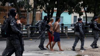 Mais dez policiais são denunciados por crimes na Operação Contenção