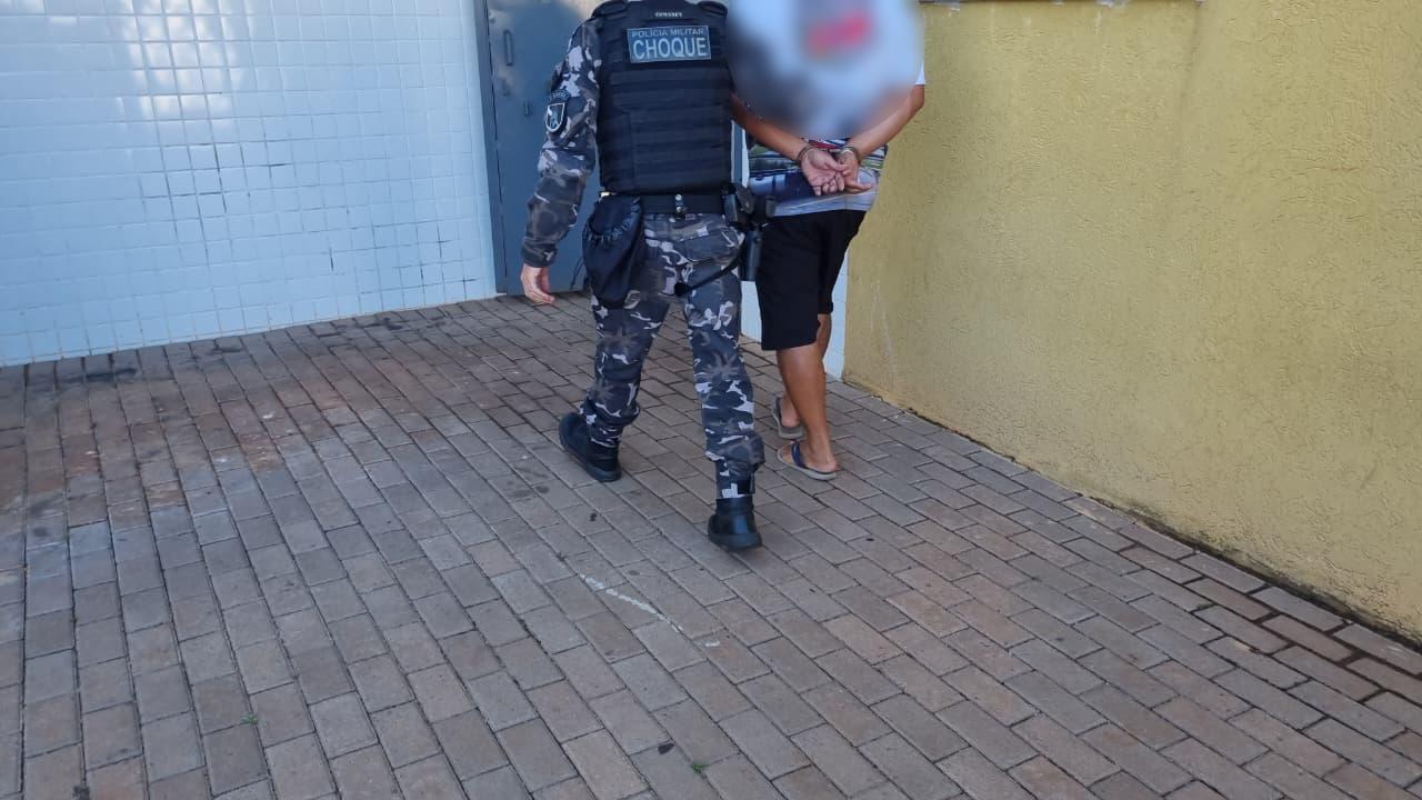 Caminhoneiro é flagrado transportando maconha em meio a carga de frango Caminhoneiro é flagrado transportando maconha em meio a carga de frango