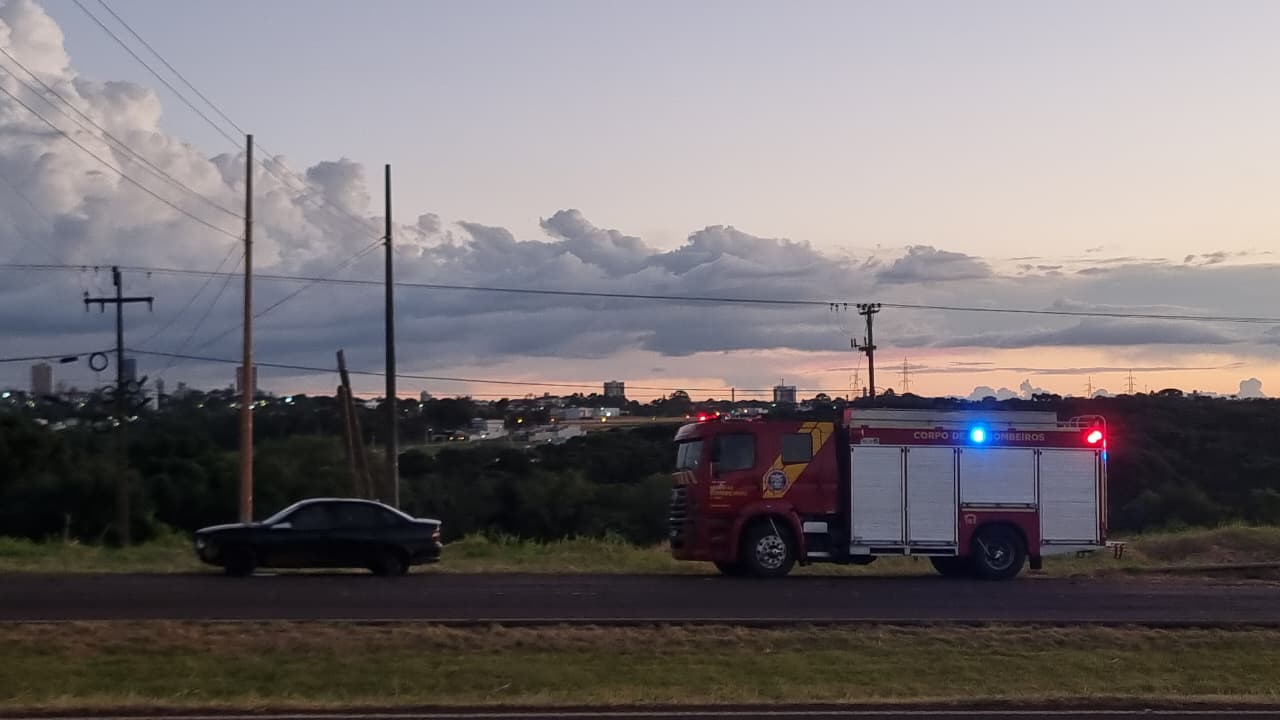 Carro capota na PRC-467 em Cascavel e motorista é levado à UPA com ferimentos leves Carro capota na PRC-467 em Cascavel e motorista é levado à UPA com ferimentos leves