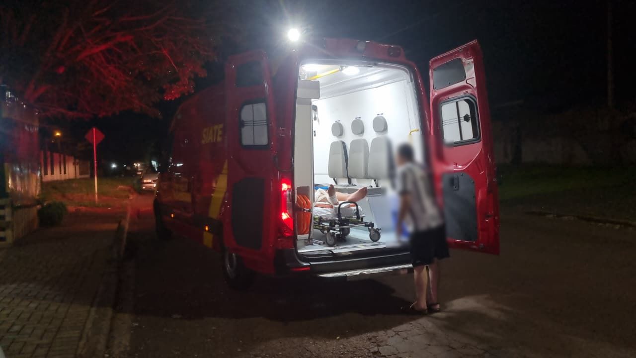 Homem de 32 anos fica ferido ao cair de trailer de lanches no Jardim Alvorada Homem de 32 anos fica ferido ao cair de trailer de lanches no Jardim Alvorada