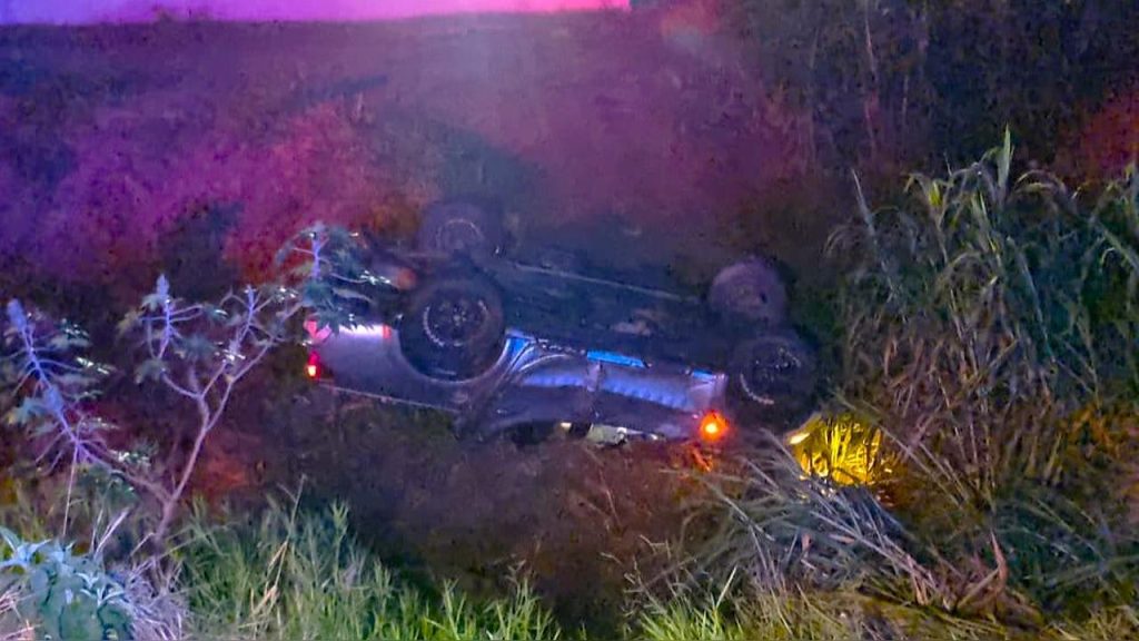 Motorista fica ferido após capotamento de caminhonete na BR-467 entre Cascavel e Toledo