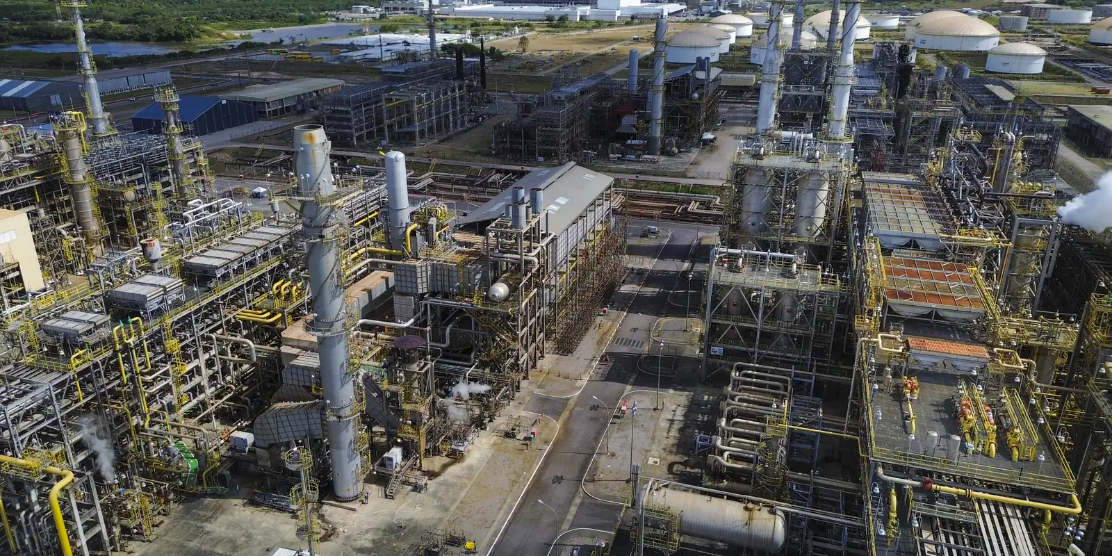 Petrobras reajusta preço do diesel em R$ 0,38 por litro Petrobras reajusta preço do diesel em R$ 0,38 por litro