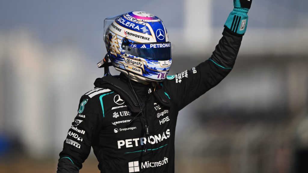 Russell celebra pole da sprint para GP da China de F-1 e exalta Mercedes: ‘Prazer de pilotar’