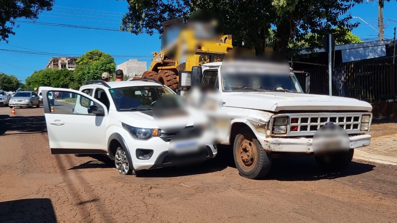 Mobi e F-4000 se envolvem em forte colisão no Santa Cruz Mobi e F-4000 se envolvem em forte colisão no Santa Cruz