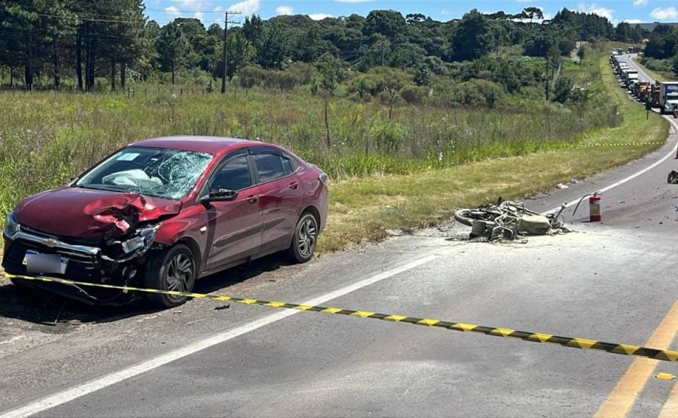 Jovem de 24 anos morre após colisão frontal no Contorno Norte; moto explode Jovem de 24 anos morre após colisão frontal no Contorno Norte; moto explode