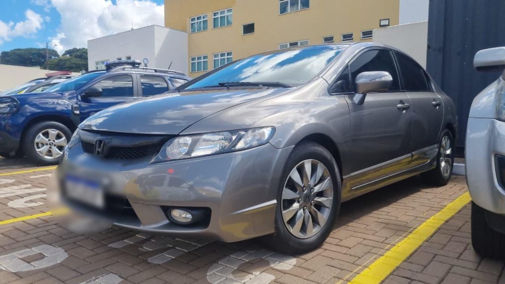 Honda Civic com adulterações é apreendido pela Guarda Municipal