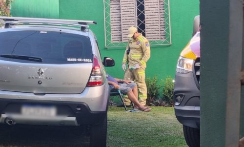 Idoso cai de escada no Claudete e sofre contusão dentro de casa
