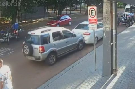 Câmera flagra colisão traseira que deixou criança ferida no Claudete