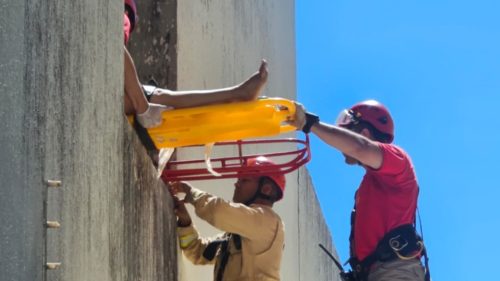 Mulher fratura perna após cair de janela de prédio no centro de Campo Mourão