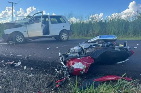 Mulher morre e jovem fica gravemente ferido em acidente, em Ampére