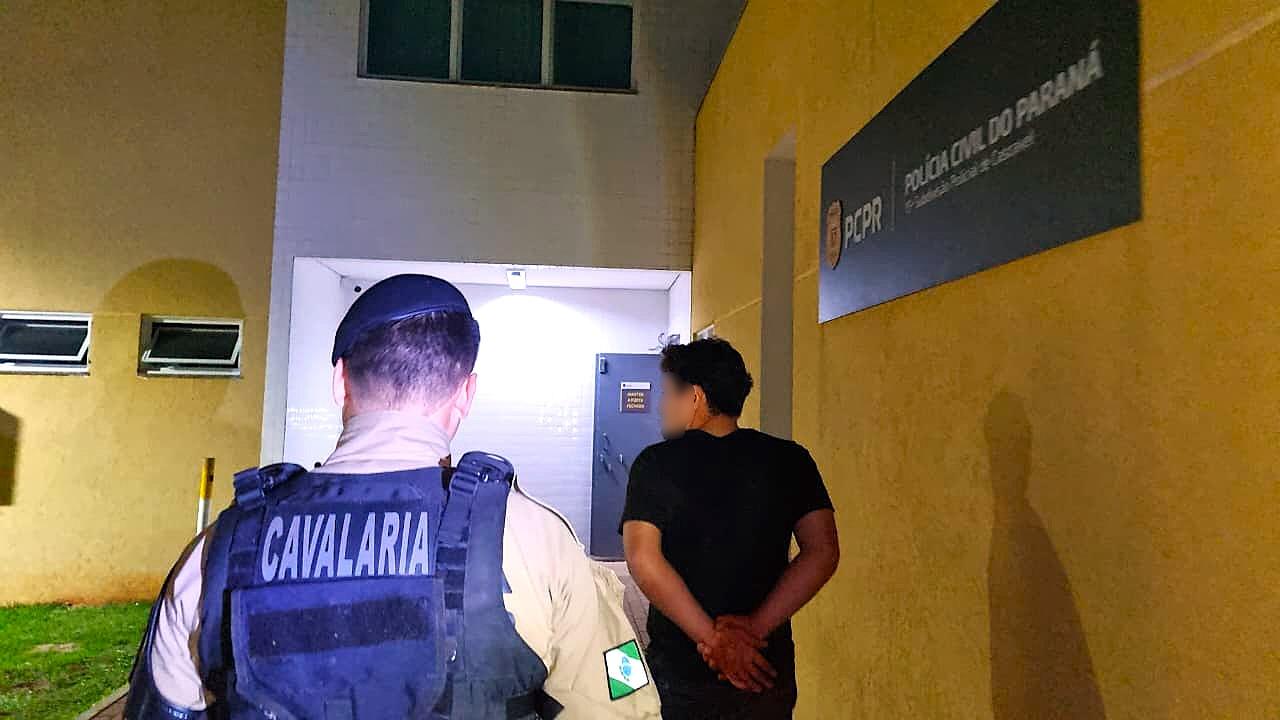 Condutor de Corsa é abordado pela PM após avançar semáforos e acaba detido por embriaguez