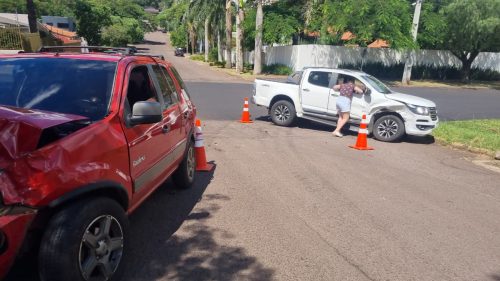 Ecosport e S10 se envolvem em acidente de trânsito no Bairro Neva