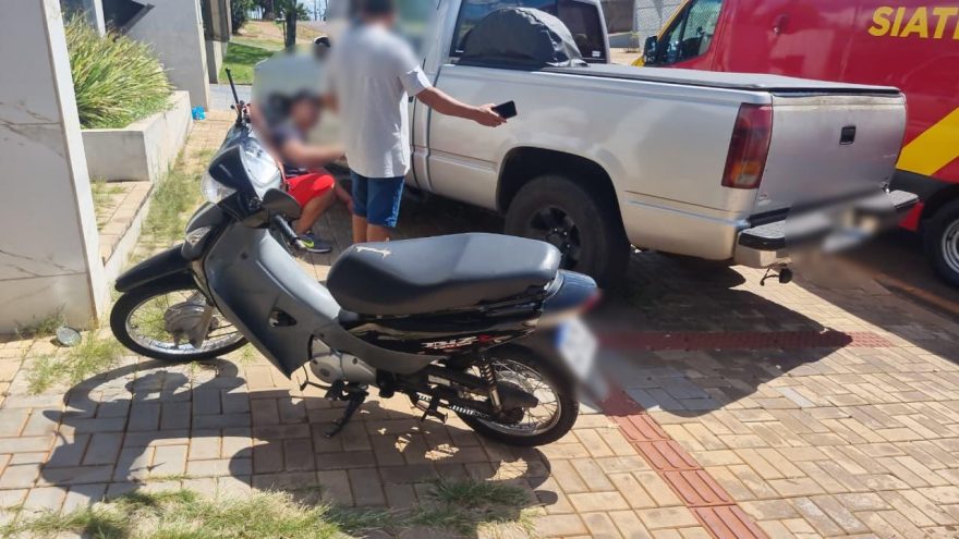 Motociclista fica ferido em acidente de trânsito na Rua Antonina