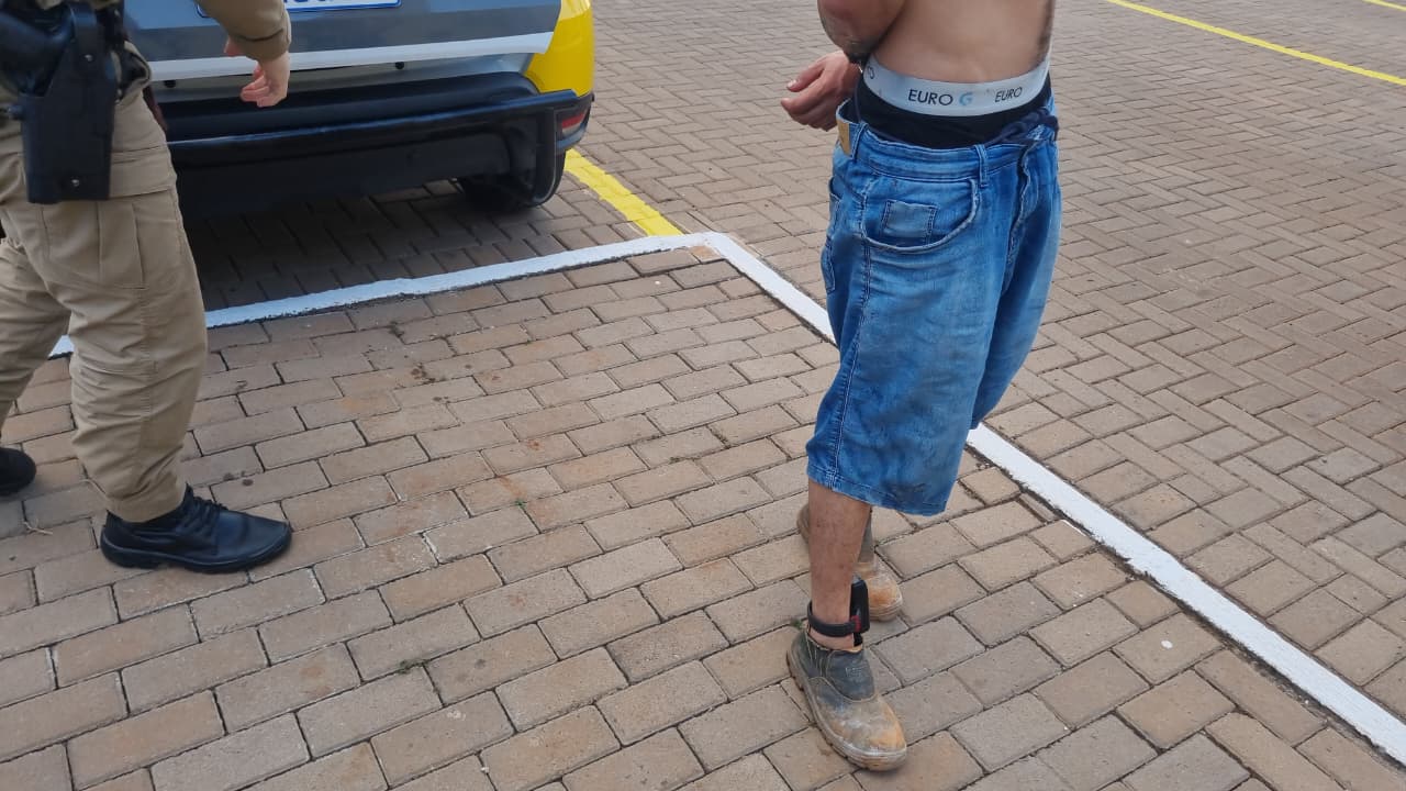Entre tapas e beijos: Casal troca agressões e param na delegacia "juntos"