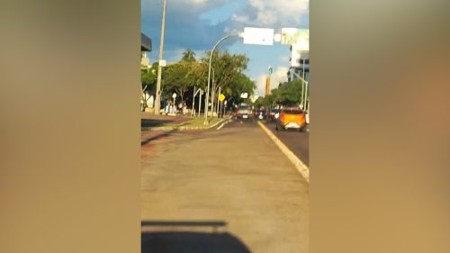 “Caso motel”: Vídeo flagra perseguição após furto de caminhonete e fuga que termina dentro do 6º Batalhão da PM