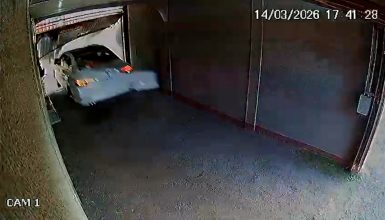 Vídeo mostra Jetta destruindo portão pra sair de motel de Cascavel Imagem referente a Vídeo mostra Jetta destruindo portão pra sair de motel de Cascavel