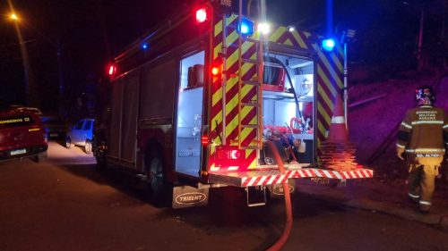 Incêndio em residência deixa homem ferido no bairro XIV de Novembro em Cascavel