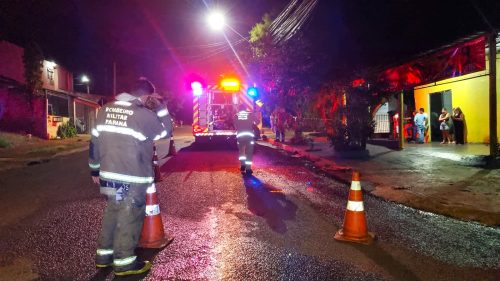 Fogo em residência na Rua Leonardo da Vinci mobiliza Bombeiros e Samu