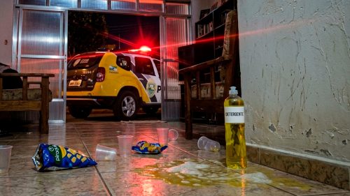 Homem é preso após agredir mulher e despejar detergente em seus cabelos no Bairro Interlagos