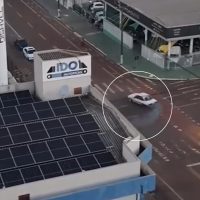 Chevette acorda moradores com “borrachões” no Centro de Cascavel e vai embora após manobras Imagem referente a Chevette acorda moradores com “borrachões” no Centro de Cascavel e vai embora após manobras