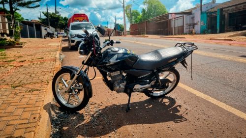 Motociclista de 61 anos bate em Clio estacionado no bairro Tarumã, em Cascavel