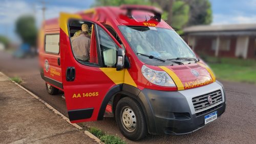 Adolescente de 15 anos fica ferida após colisão entre carro e patinete