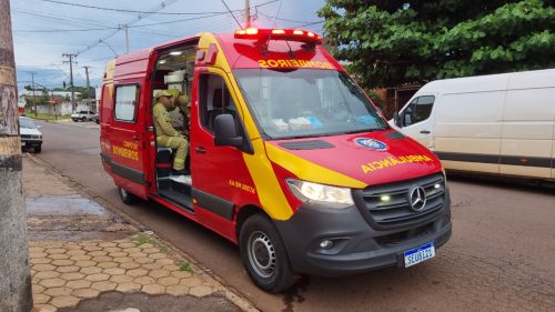 Homem tem suspeita de fratura na coluna após cair de telhado na Avenida Corbélia