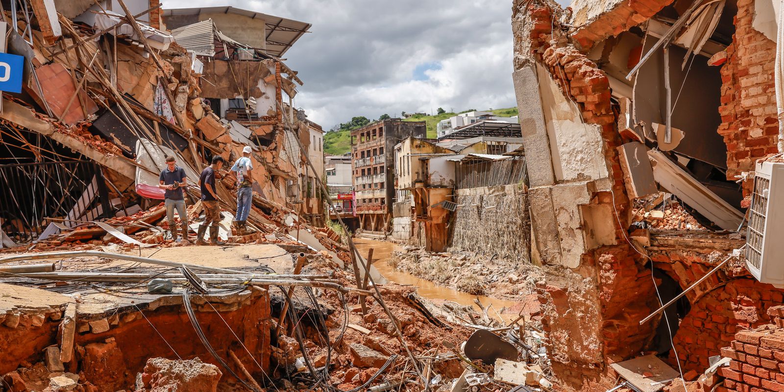 Governo libera crédito emergencial para atingidos pelas chuvas Governo libera crédito emergencial para atingidos pelas chuvas