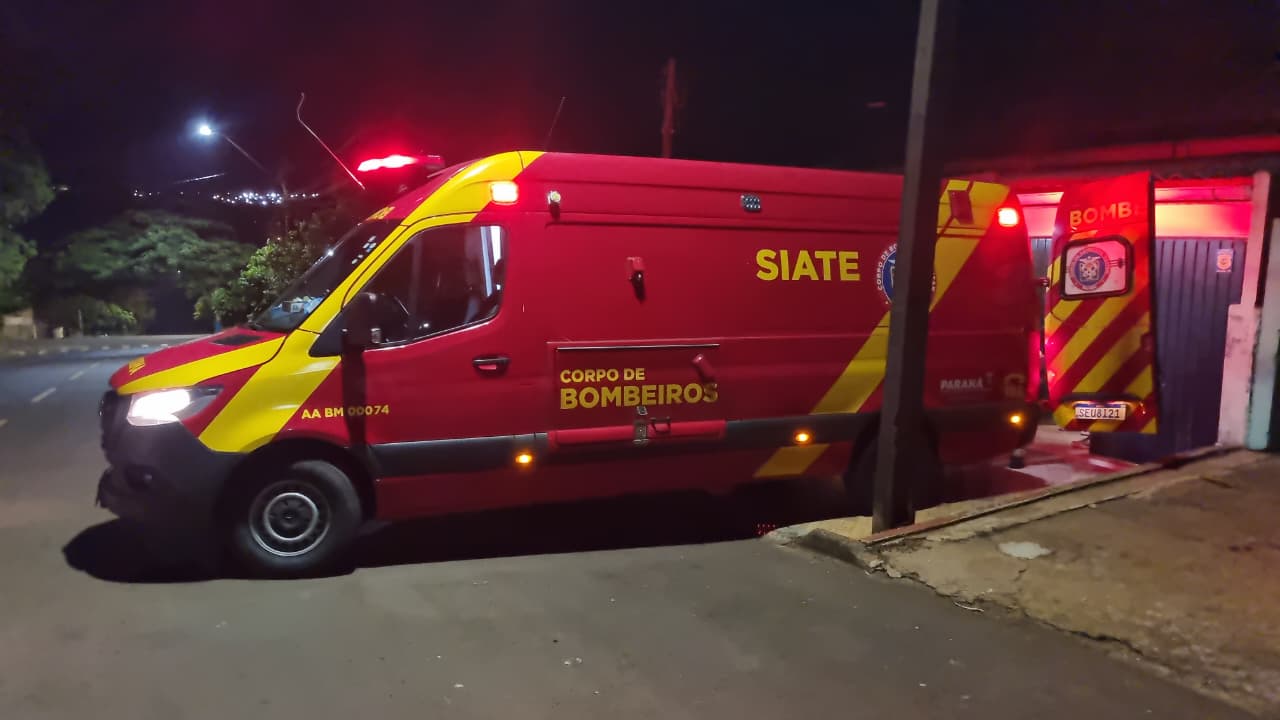 Idoso de 76 anos é socorrido após queda em residência no Bairro Floresta, em Cascavel
