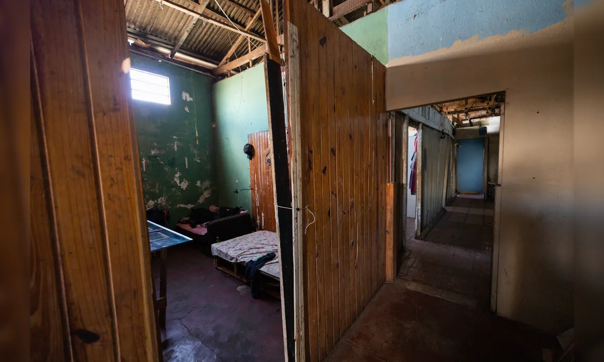 Jovem com tornozeleira eletrônica é Encontrado Morto em Pensionato no Centro de Apucarana Jovem com tornozeleira eletrônica é Encontrado Morto em Pensionato no Centro de Apucarana